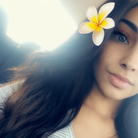 Meet your Posher, Gabrielle - Picture 1 of 1